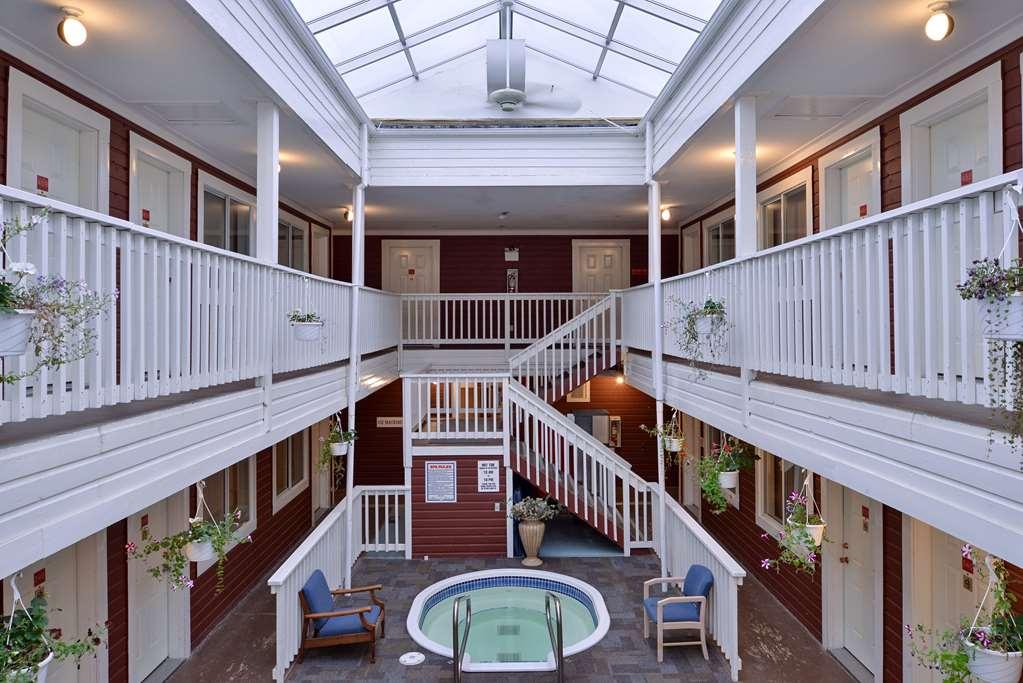 The Downtown, A Coast Hotel Dawson City Interior photo