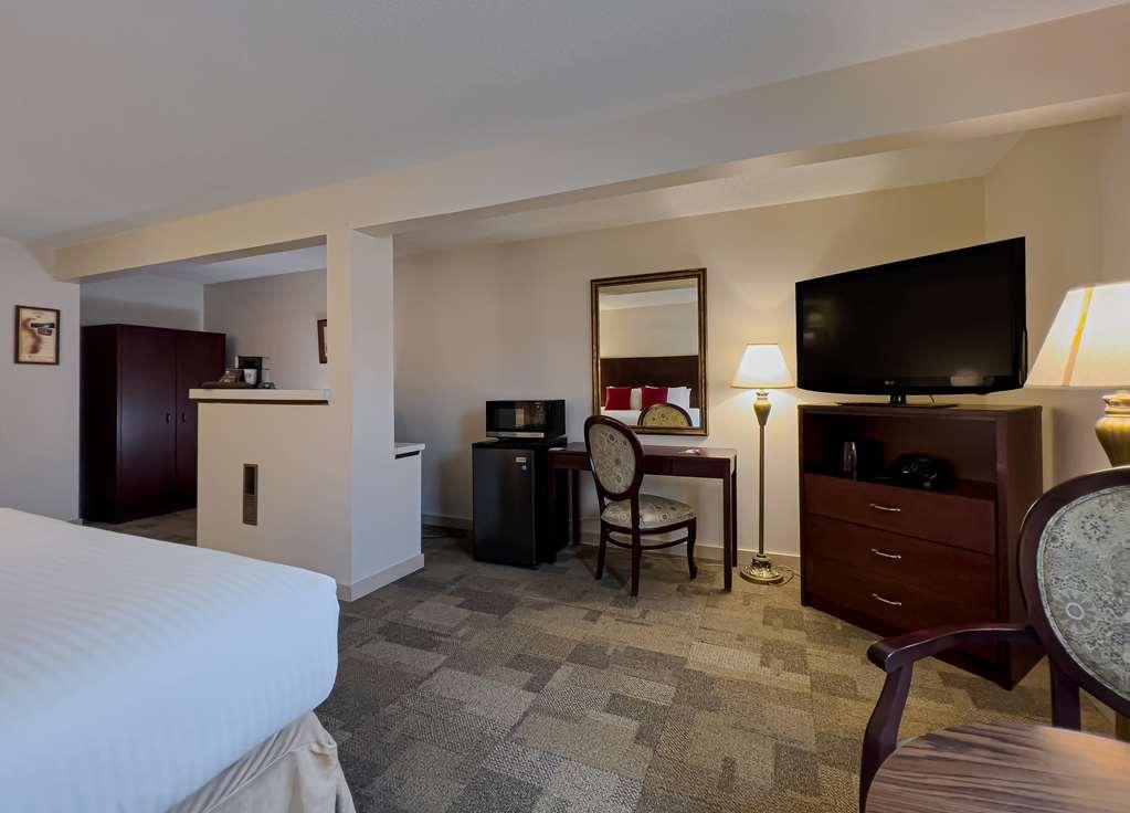 The Downtown, A Coast Hotel Dawson City Room photo