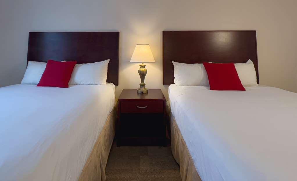 The Downtown, A Coast Hotel Dawson City Room photo