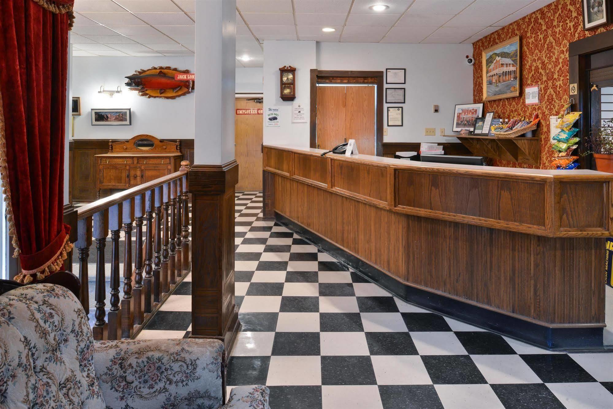 The Downtown, A Coast Hotel Dawson City Exterior photo