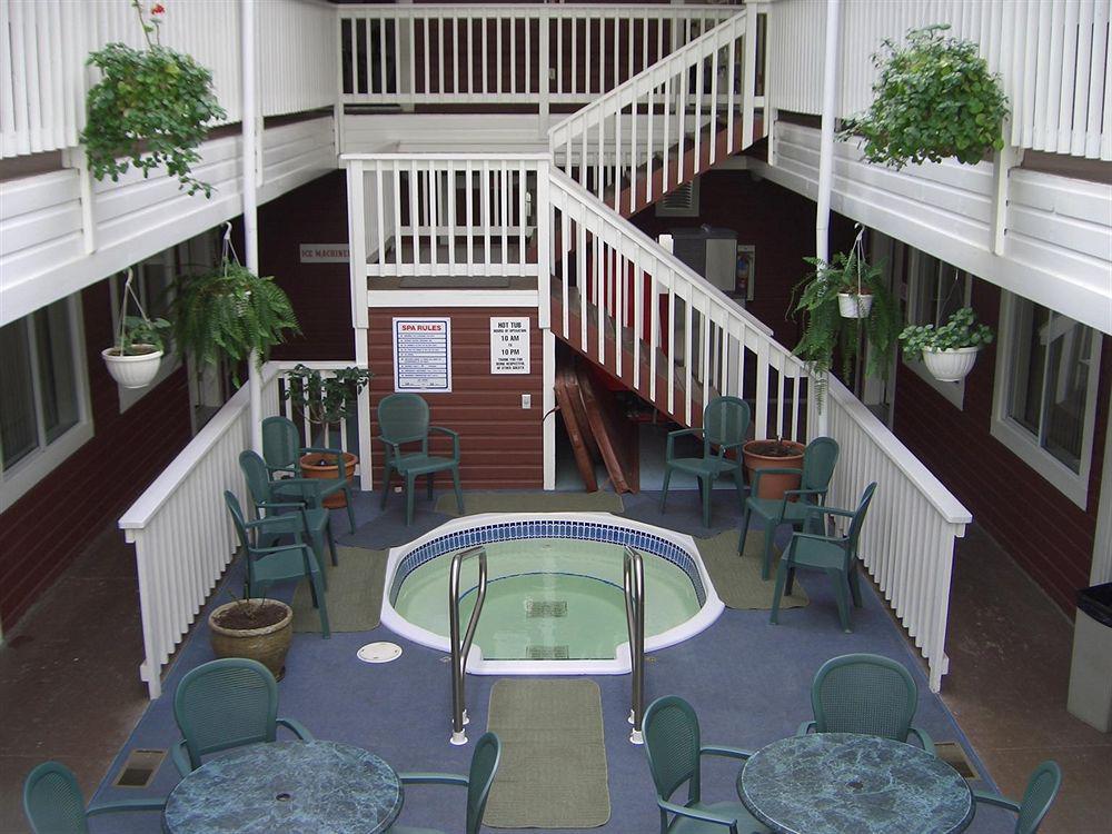 The Downtown, A Coast Hotel Dawson City Interior photo